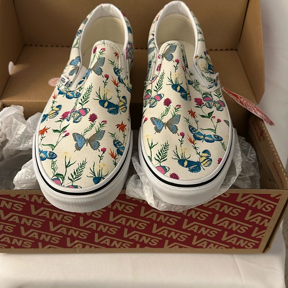 Vans Classic SlipOn size 9.5 US Men/11.0 US Women-NEW